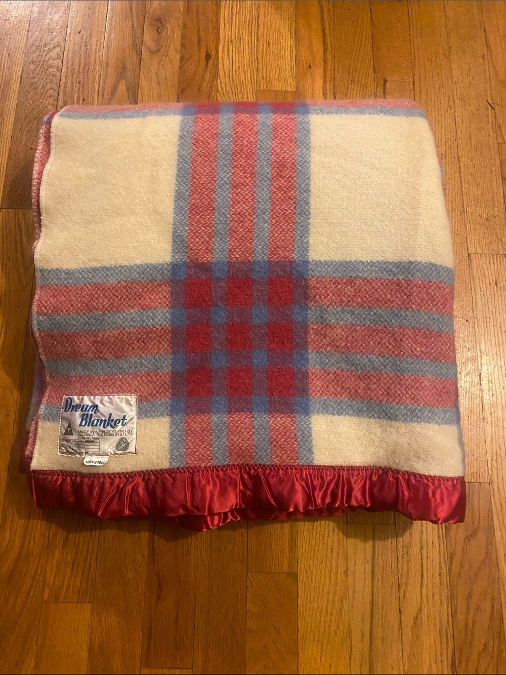 Vintage New Zealand 100% New Wool Blanket  185x240 cms Stunning EUC